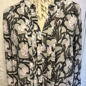 EUC Banana Republic women’s long-sleeved blouse gray floral (pink & white).Small